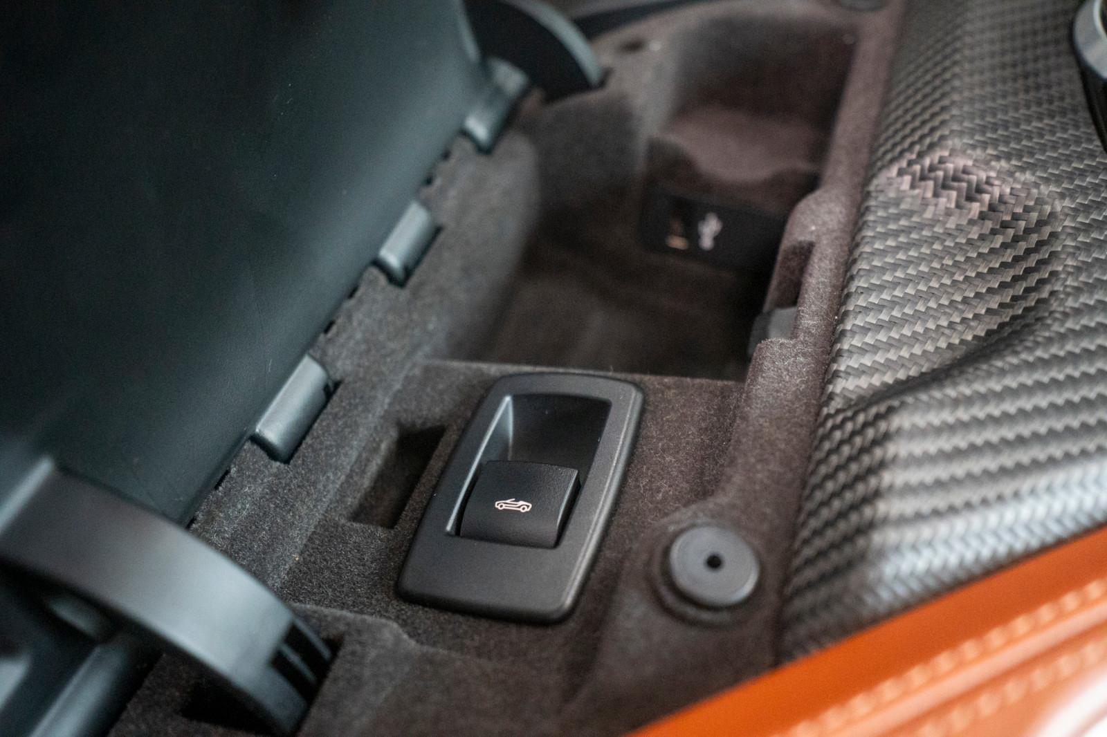 BMW i8 Roadster*HUD*H&K*LASER*CARBON