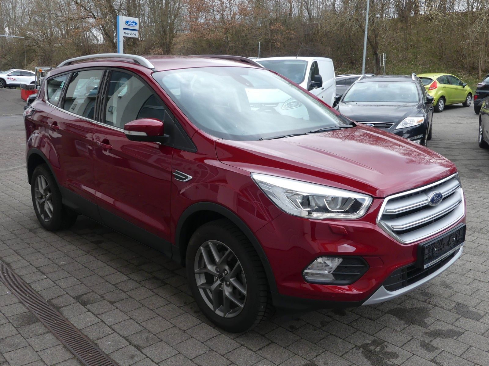 Fahrzeugabbildung Ford Kuga Titanium*Kamera*8-fach bereift
