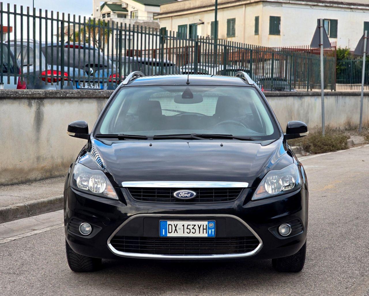 Ford Focus 2010 — rear view