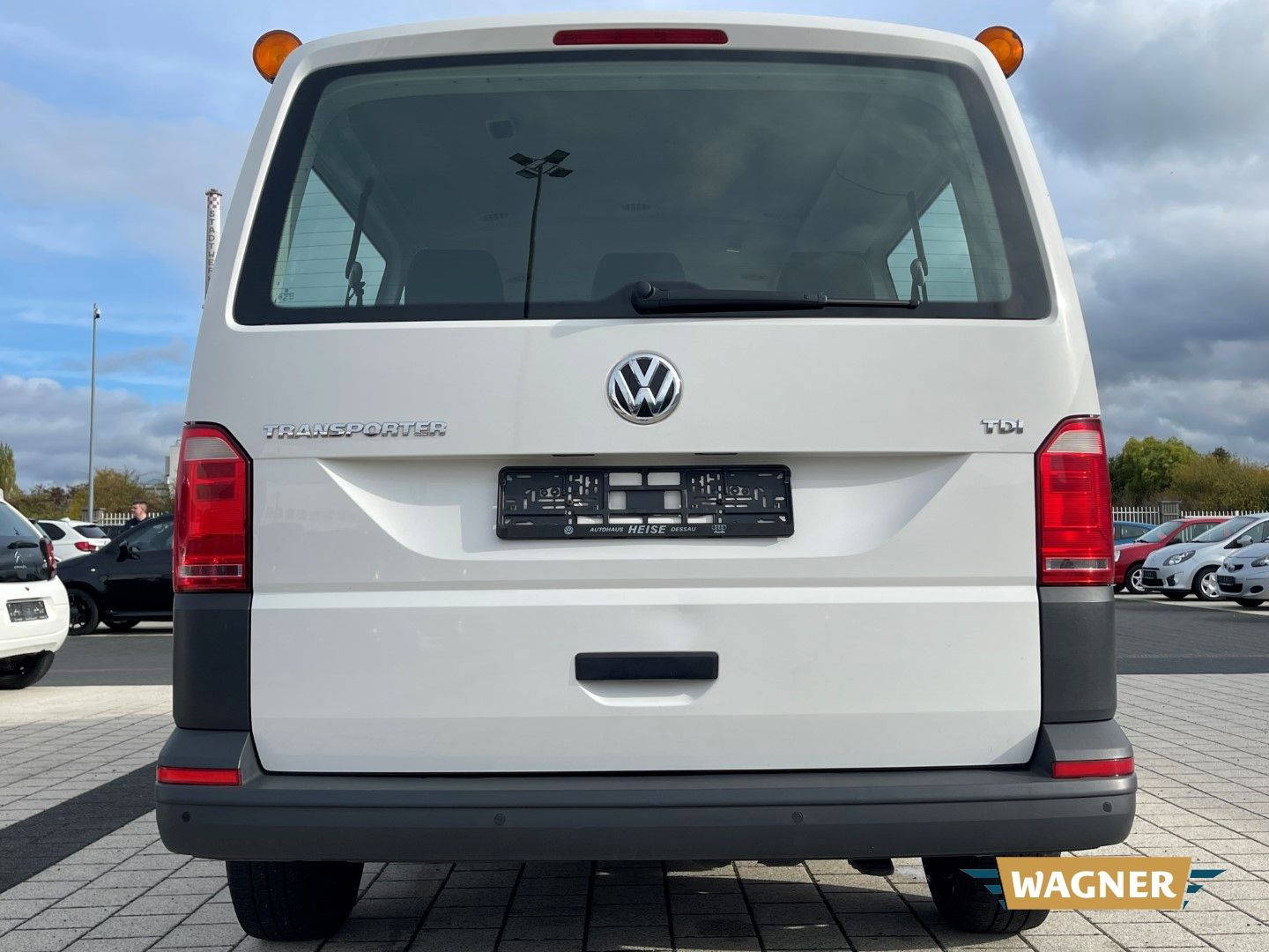 Fahrzeugabbildung Volkswagen T6 Kombi EcoProfi lang 9 Sitzer Klima
