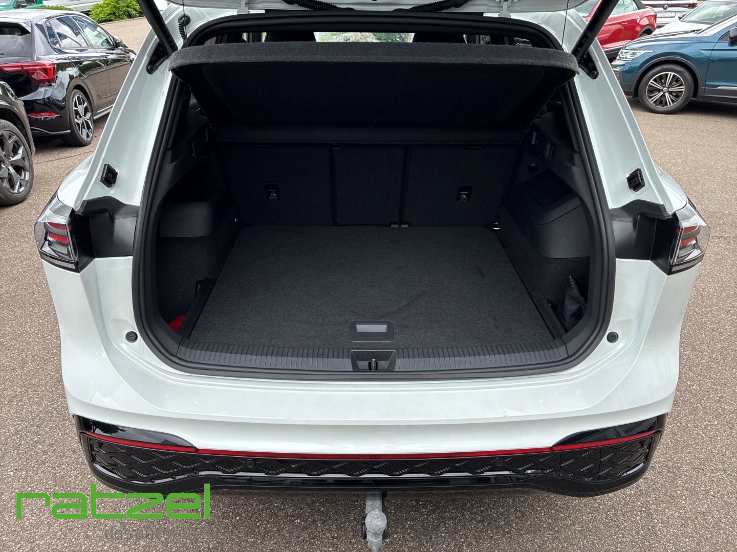 Fahrzeugabbildung Volkswagen Tiguan 4Motion 2.0 TDI R-Line DSG HUD AHK Kamera