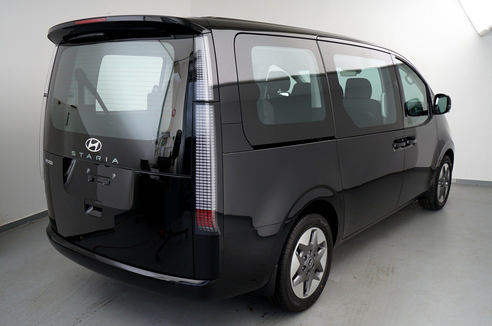 Hyundai Staria 9-Sitzer HEV Trend Navi LED BCA) imagem 3