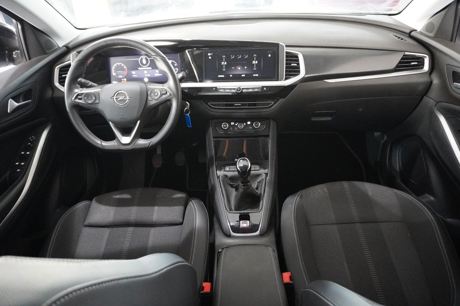 Fahrzeugabbildung Opel Grandland (X) 1.2T GS SPORT NAVI/LED/VIRT./DAB+