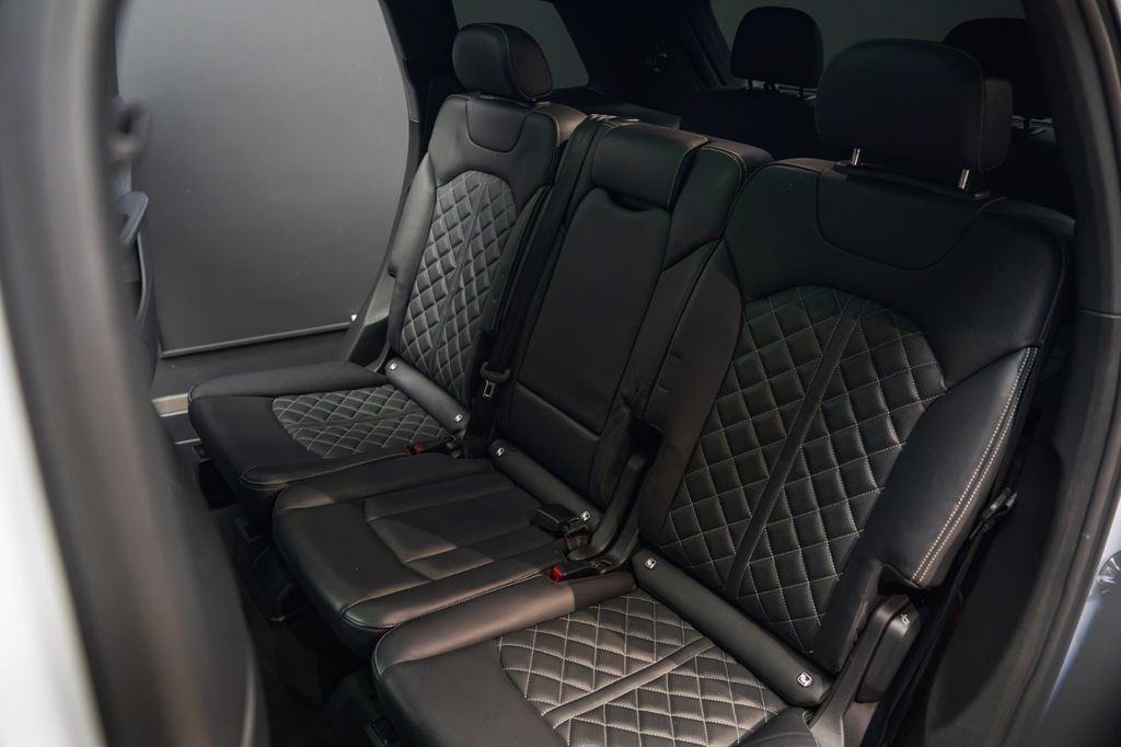 AUDI Q7 50 TDI competition plus*AHK*HU*B&O*PANO*VOLL AUDI Q7 50 TDI competition plus*AHK*HU*B&O*PANO*VOLL