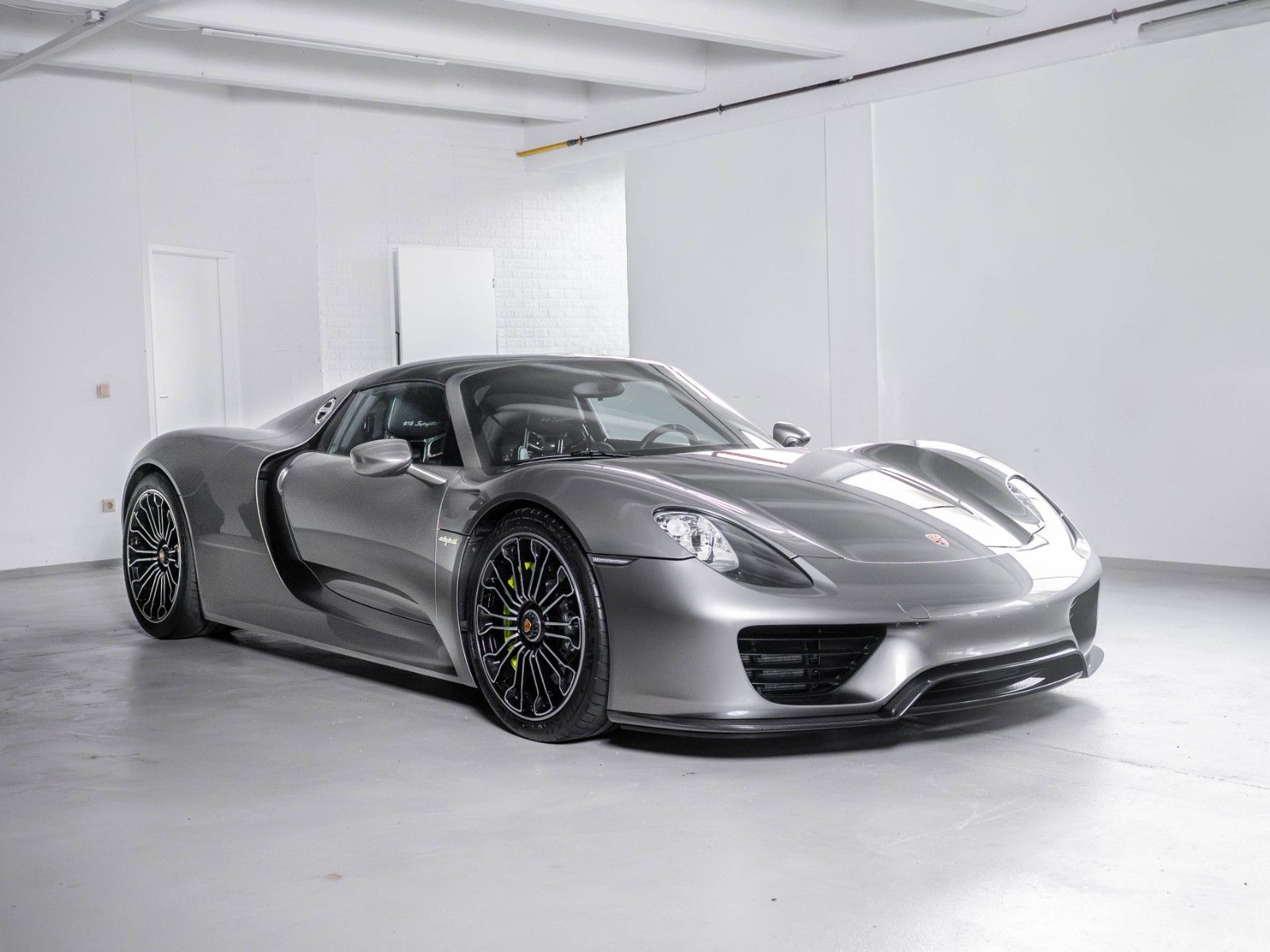 Porsche 918 Spyder LIQUID  METAL SILBER 1. Hand 6
