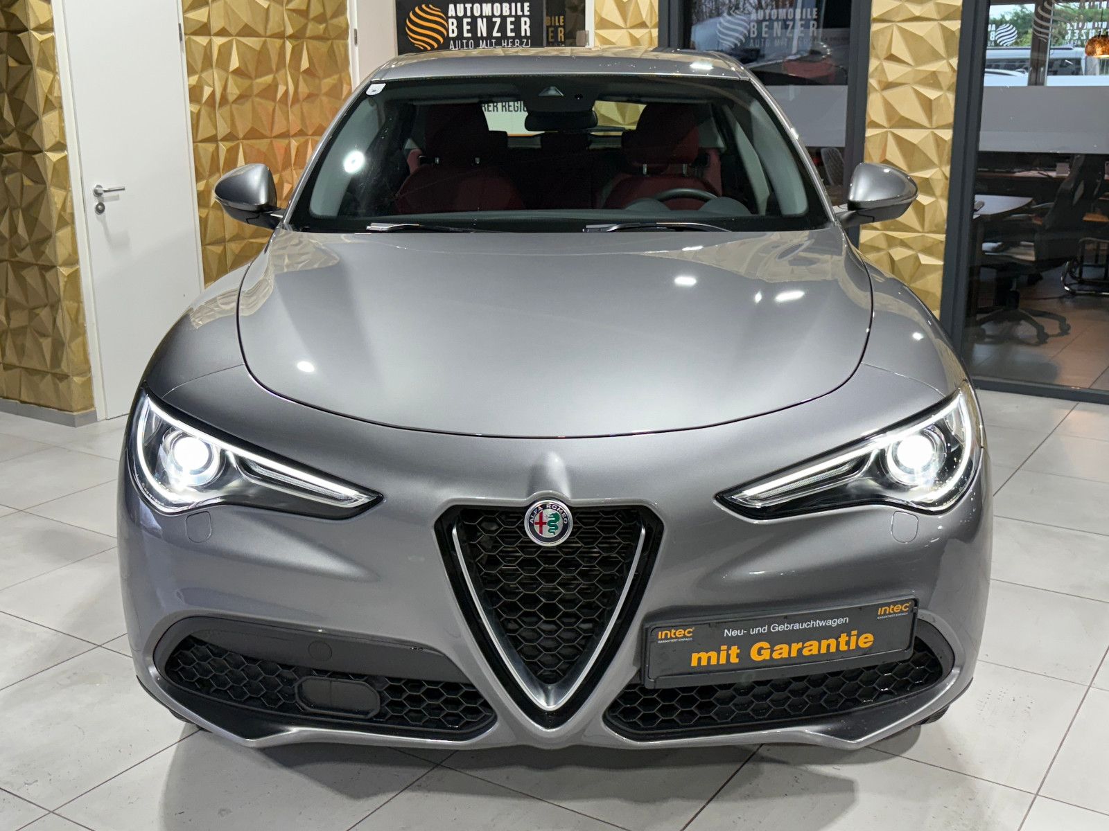 Fahrzeugabbildung Alfa Romeo Stelvio Super Q4/BI-XENON/PDC/AUTOMATIK/SPURHALT