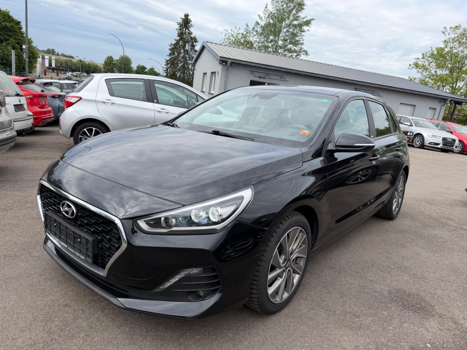Hyundai i30 Passion + Xenon / Kamera / Navi