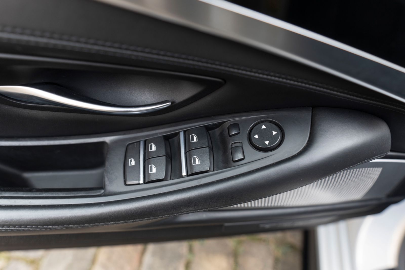 Fahrzeugabbildung BMW 550IX M-SPORTPAKET HUD B&O ACC HUD KAM TOTW