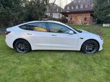 Tesla Model 3 Hinterradantrieb RWD Modeljahr 2023 - Tesla Model 3 Gebrauchtwagen in München
