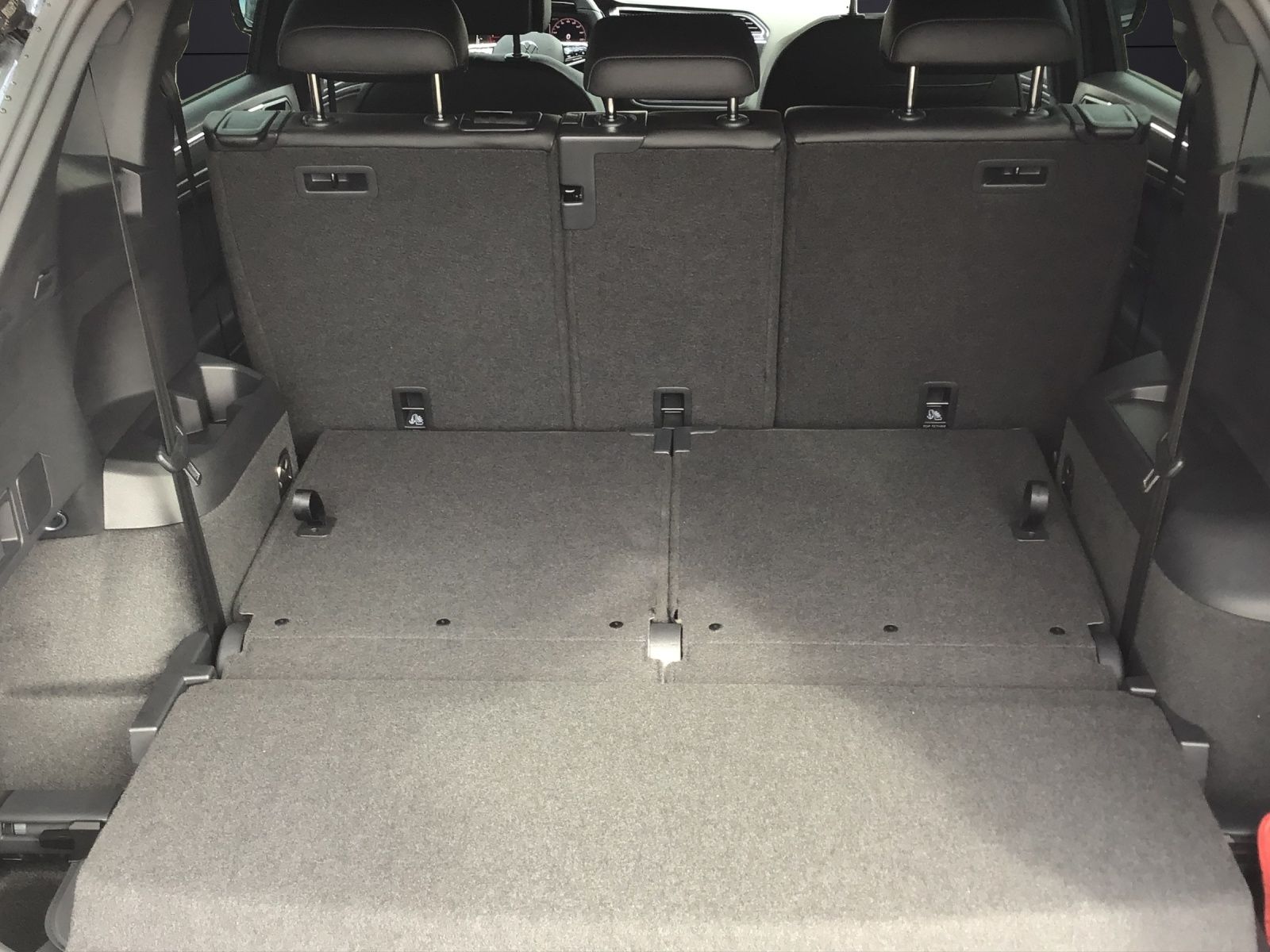 Fahrzeugabbildung Volkswagen Tiguan Allspace R-Line TDI 4M DSG LED AHK NAVI F