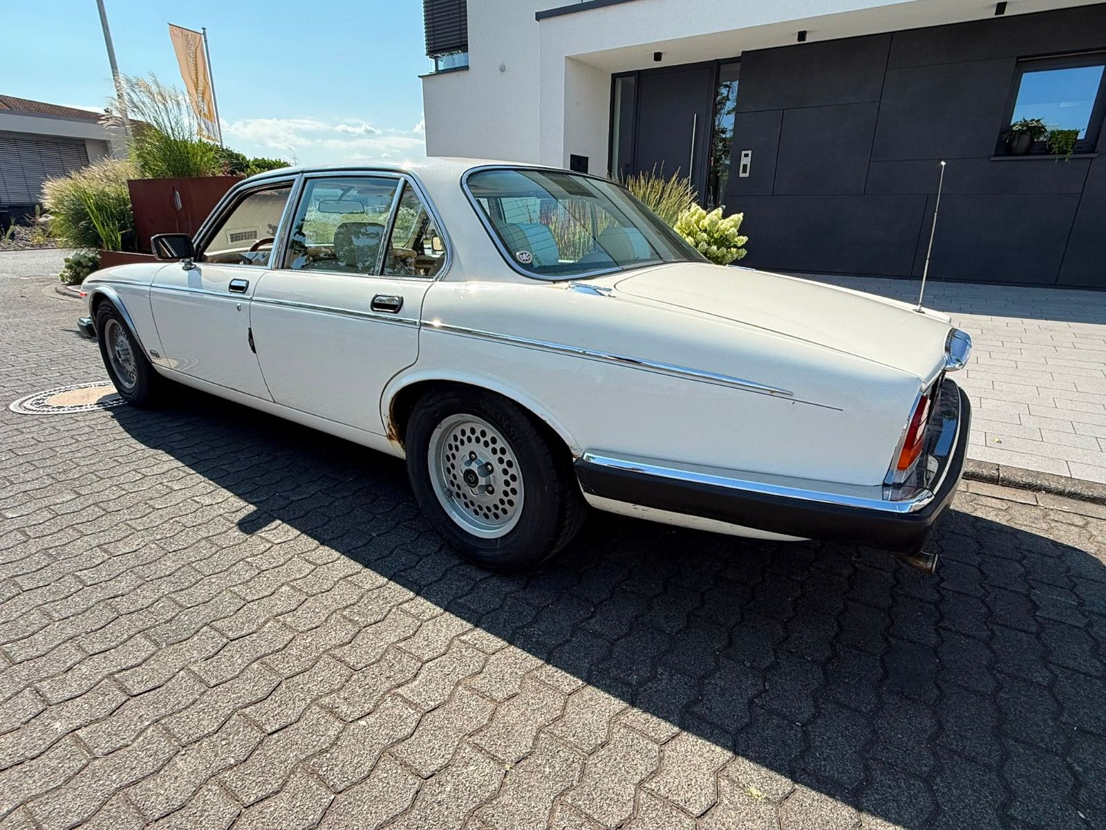 Fahrzeugabbildung Jaguar XJ12 Double Six Serie 3 Daimler H-KENNZEICHEN