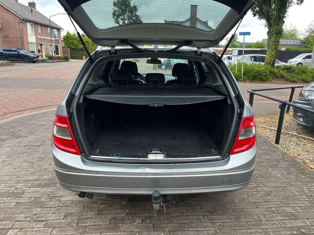 Mercedes-Benz C200 2009 — photo 12