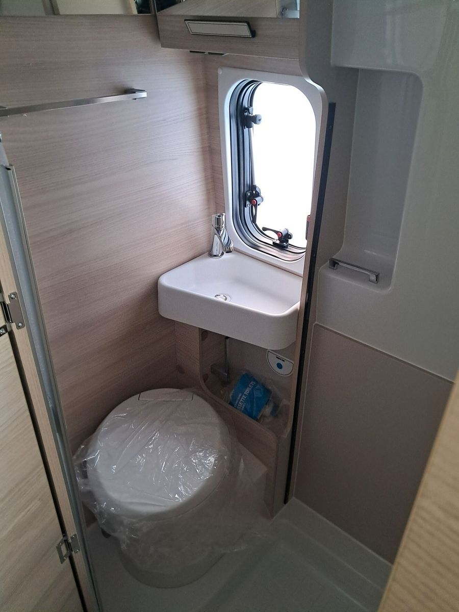 Fahrzeugabbildung Chausson Van Sport Line V690 Solar, Markise, RFK, Arctic