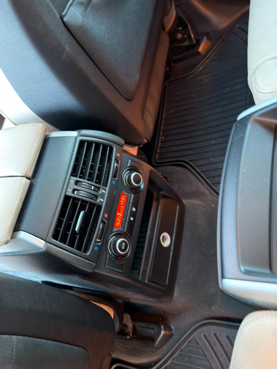BMW X6 - XDRIVE35I -  306 CV - BVA - VOLANT EN CUIR