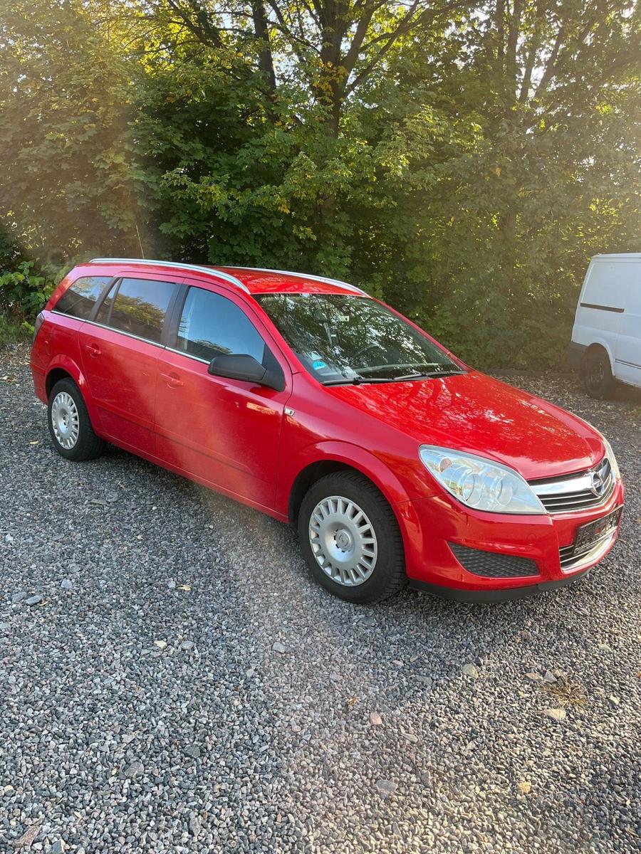 Opel Astra 2007 — салон