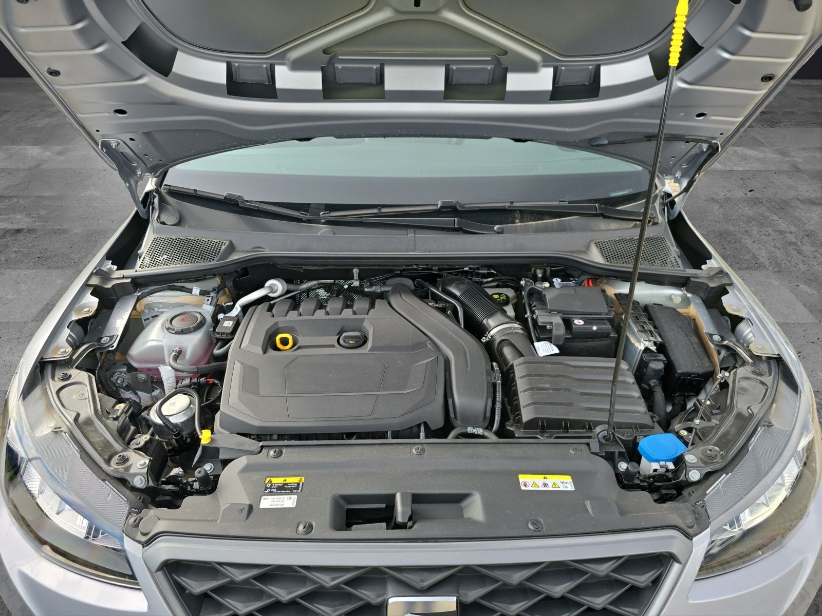 Fahrzeugabbildung SEAT Arona FR 1.5 TSI DSG ACC LED