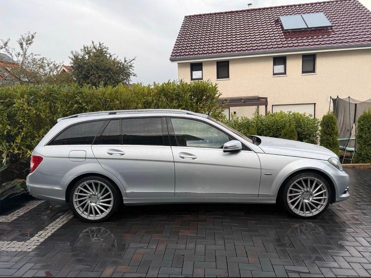Mercedes-Benz 220, 2011