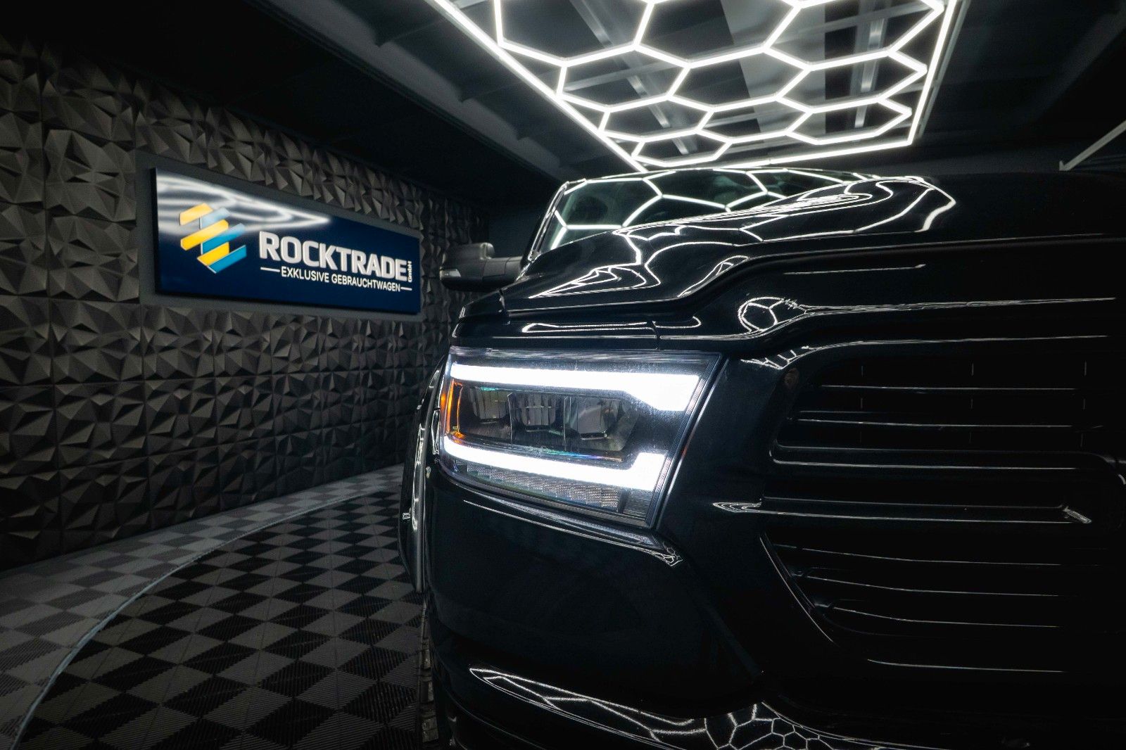 Fahrzeugabbildung Dodge RAM 5.7 V8 HEMI 4x4 OFFROAD Night-Paket *LED*