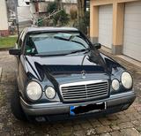 Mercedes-Benz  E 240 W210 Elegance V6  - Mercedes-Benz 240 mit Benzin-Antrieb: Limousine