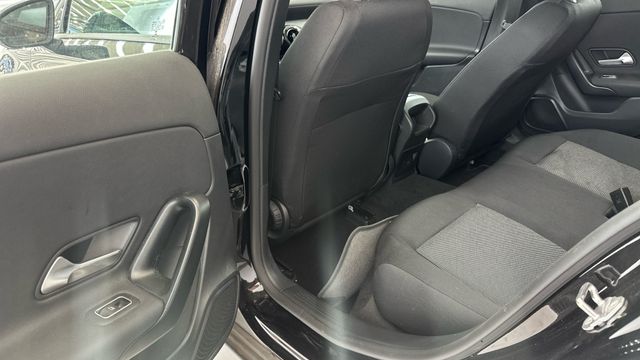 Fahrzeugabbildung Mercedes-Benz A 250 e Navi+MBUX+Spur+CarPlay+DAB