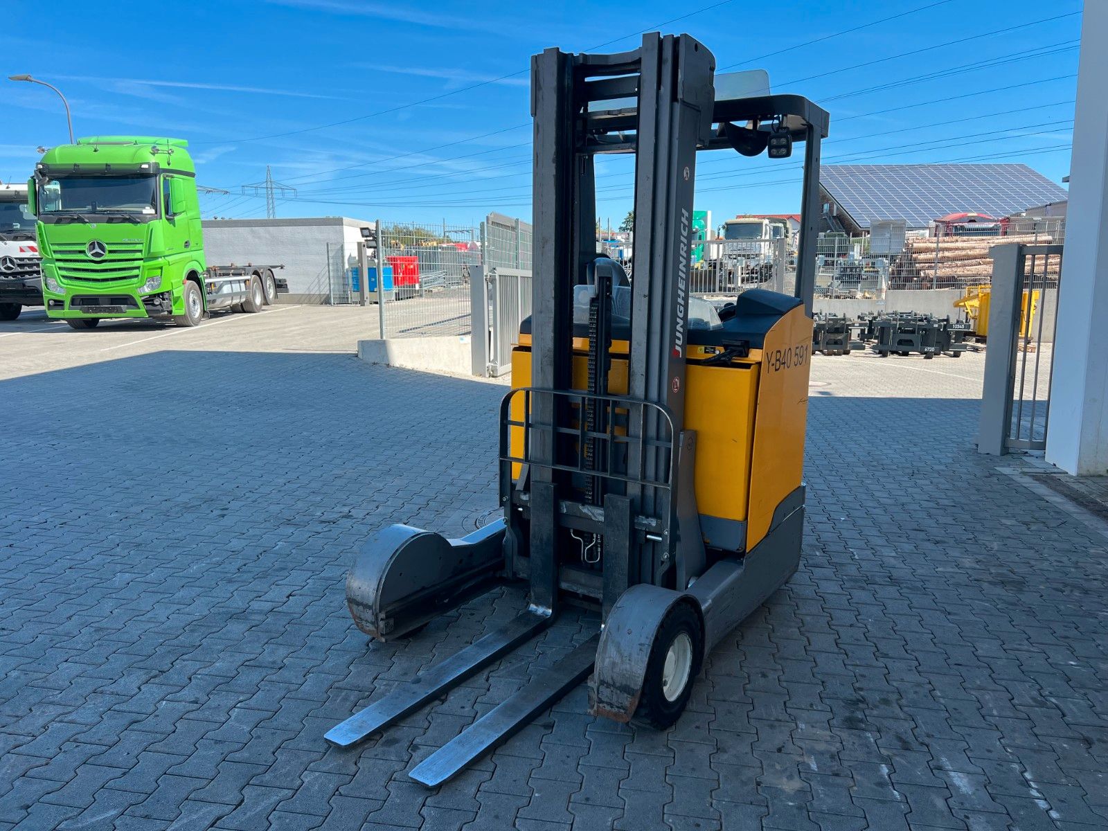 Fahrzeugabbildung Jungheinrich ETV C16 / Triplex 5.72m / SS / nur 2.836h / 2016