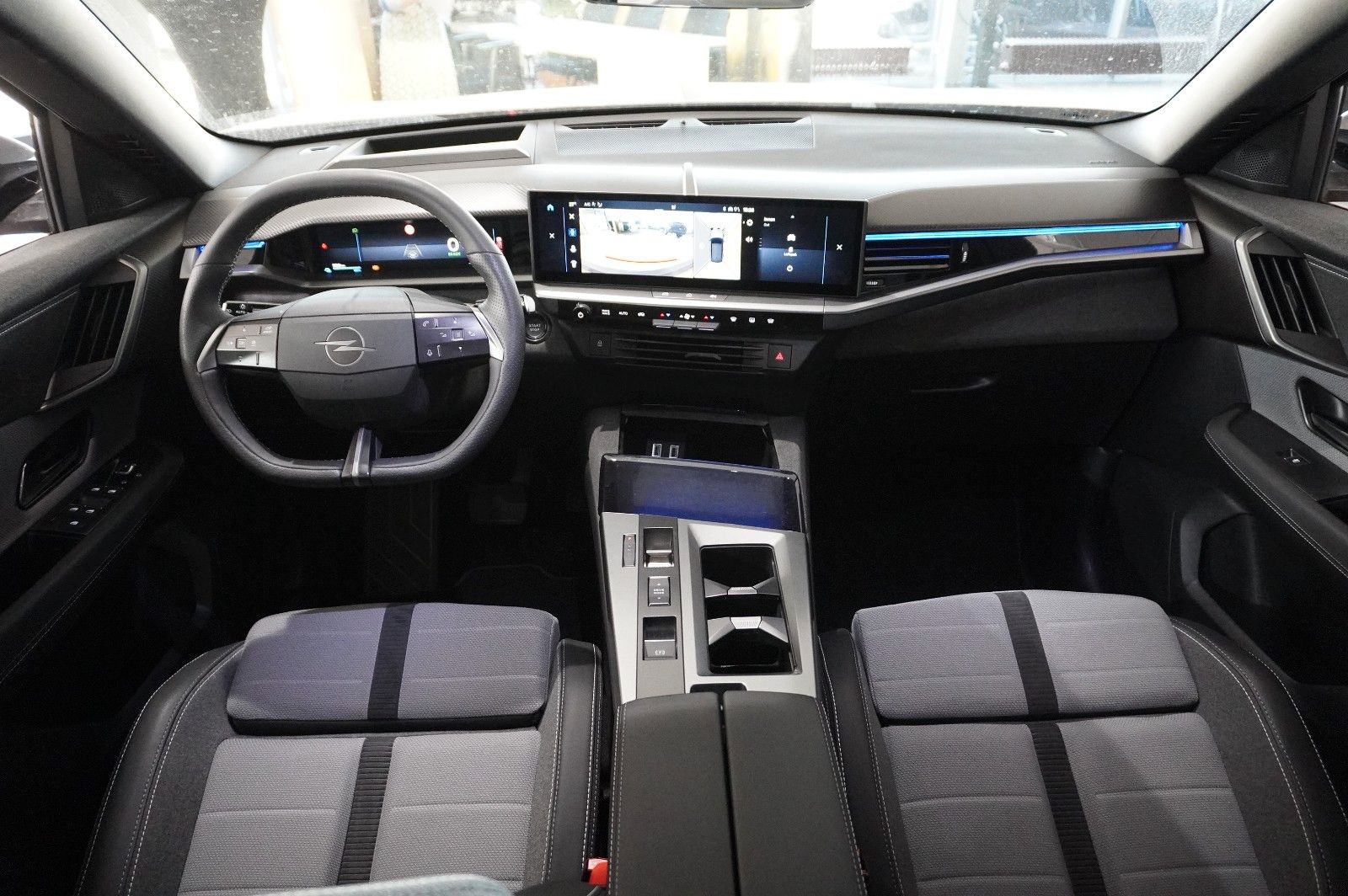 Fahrzeugabbildung Opel Grandland ELECTRIC GS SPORT 73KWH NAVI/360° /HUD
