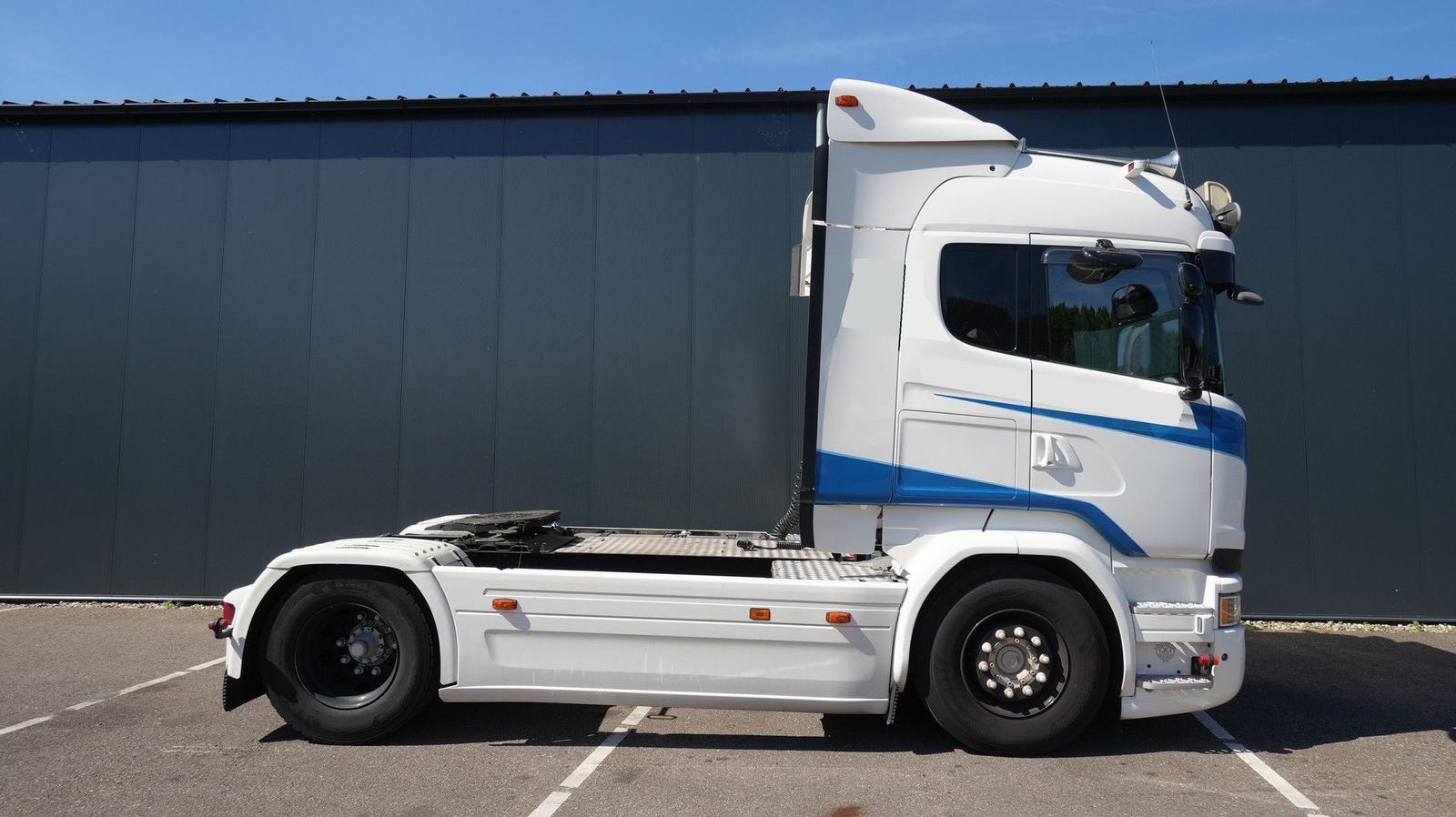 Scania R 450 tractor unit damaged front