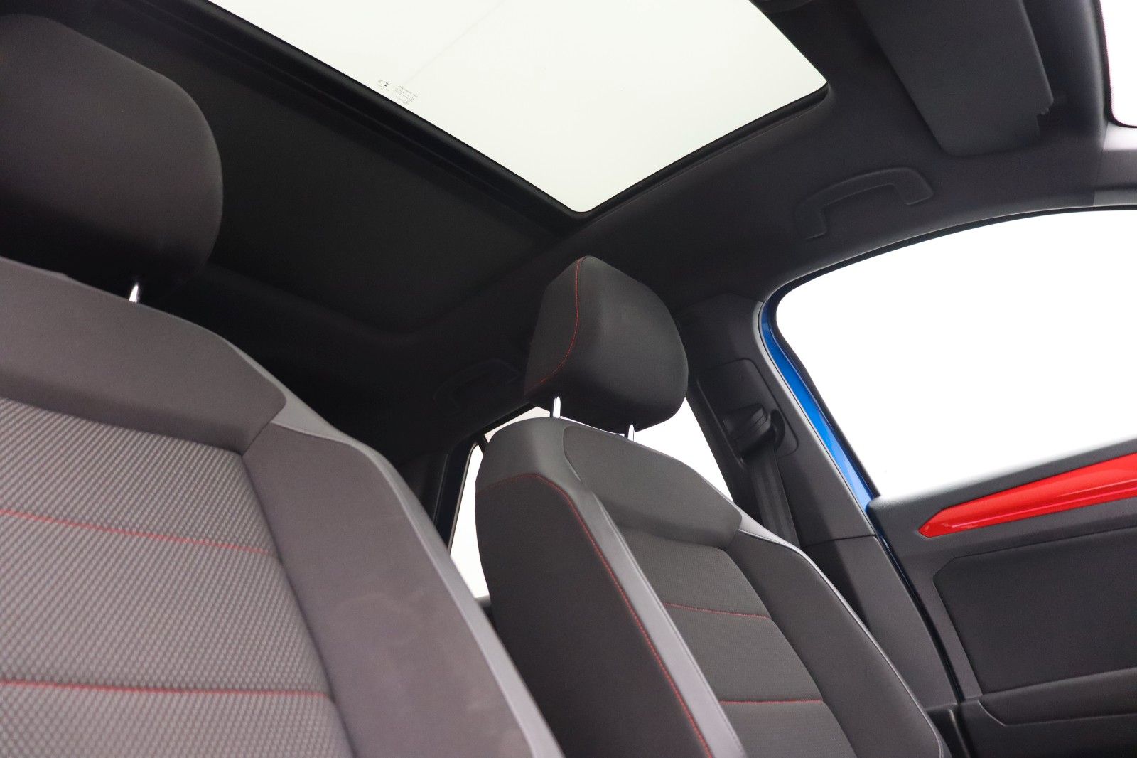 Fahrzeugabbildung Volkswagen T-Roc Sport 4M DCC ACC Panorama Kamera Standhz
