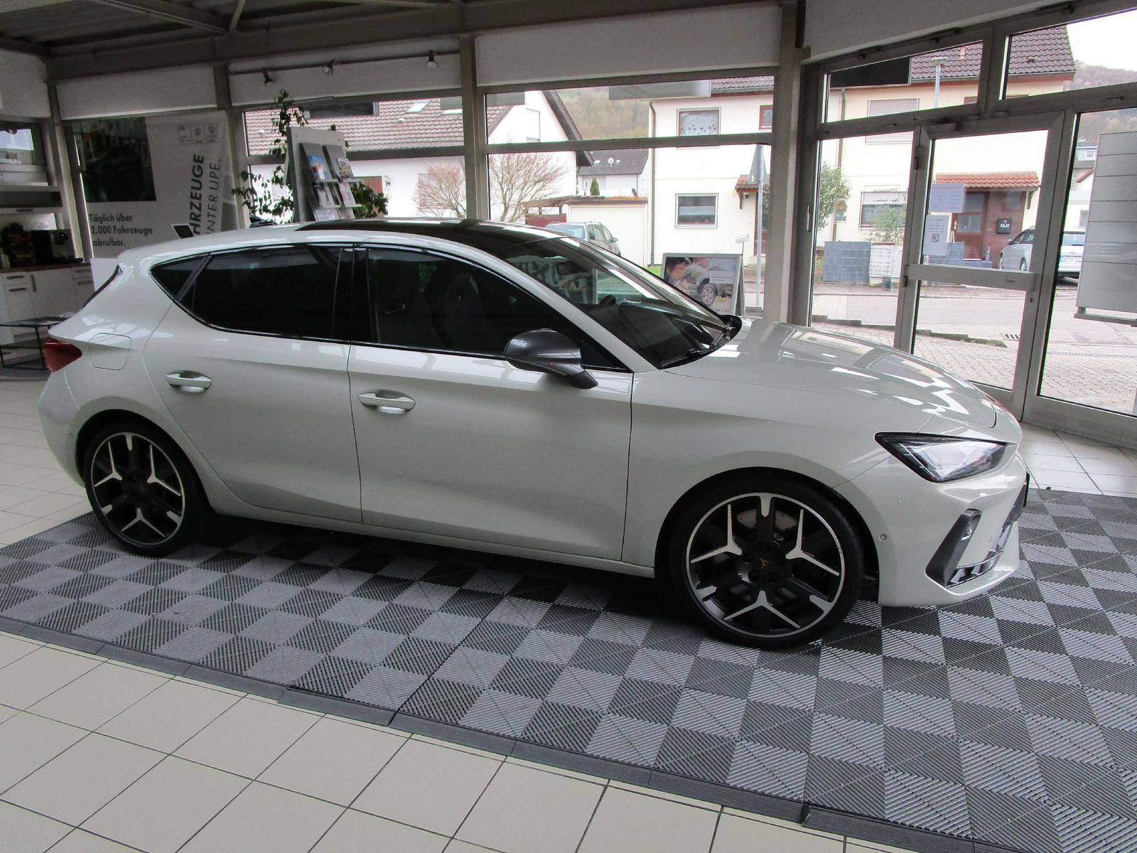 Cupra Leon 2.0 TSI 221 kW Panoramadach,
