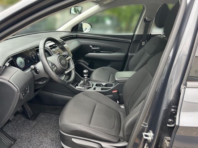 Fahrzeugabbildung Hyundai Tucson Select 2WD+LED-Paket Navi Digitales Cockp