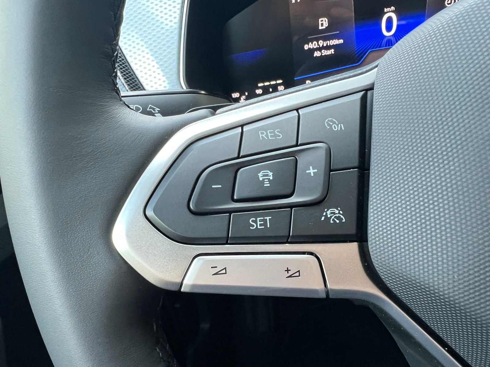 Fahrzeugabbildung Volkswagen T-Cross ENERGY 1.0 TSI DSG *AHK,Side Assist,Navi
