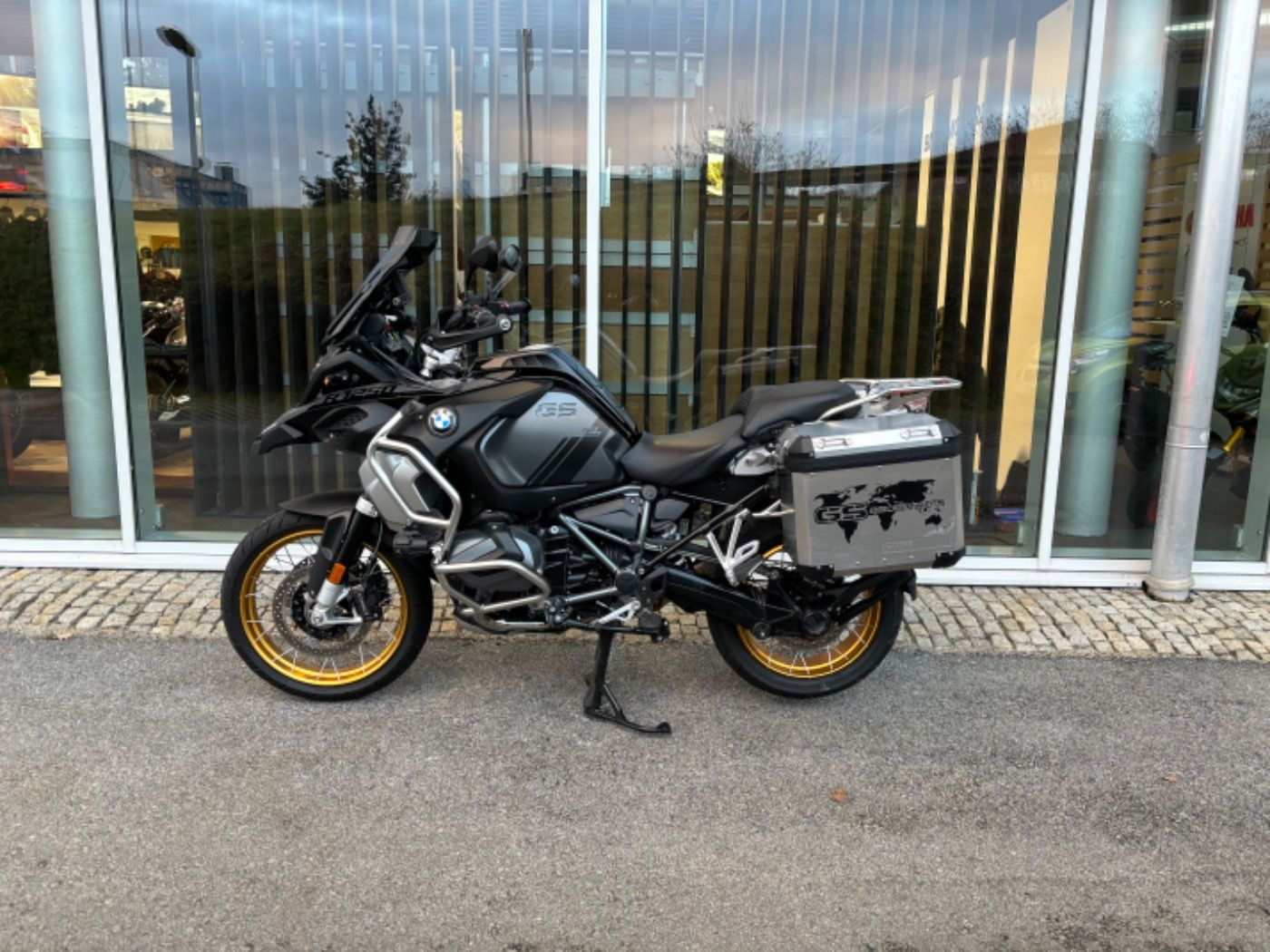 Fahrzeugabbildung BMW R 1250 GS ADVENTURE Sondermodell Triple Black Ti