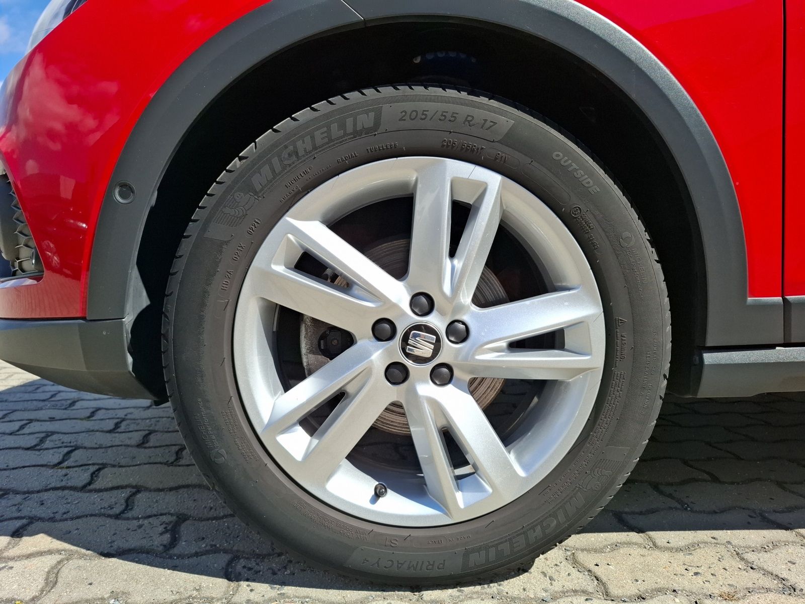 Fahrzeugabbildung SEAT Arona TSI FR-Line Beats LED AHK Navi GRA RFK SH