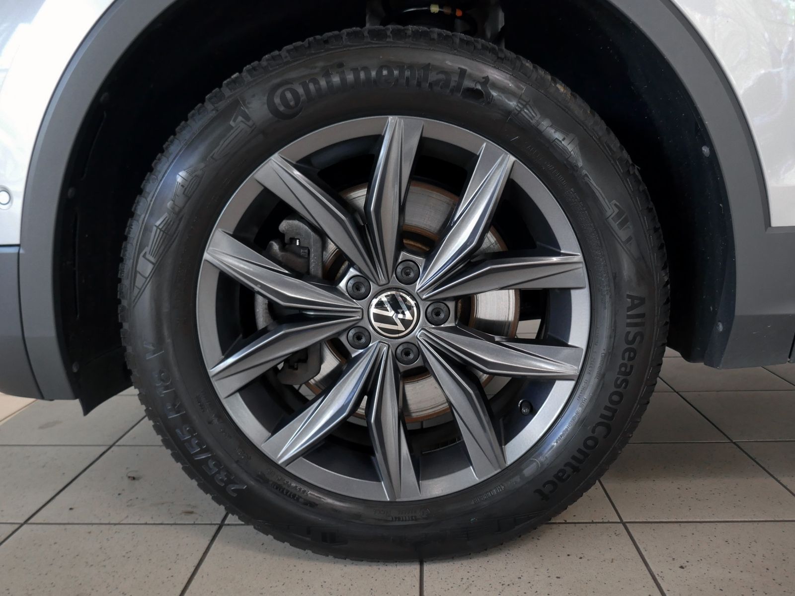 Fahrzeugabbildung Volkswagen Tiguan Allspace MOVE 4M 2.0 TDI DSG LED AHK RFK