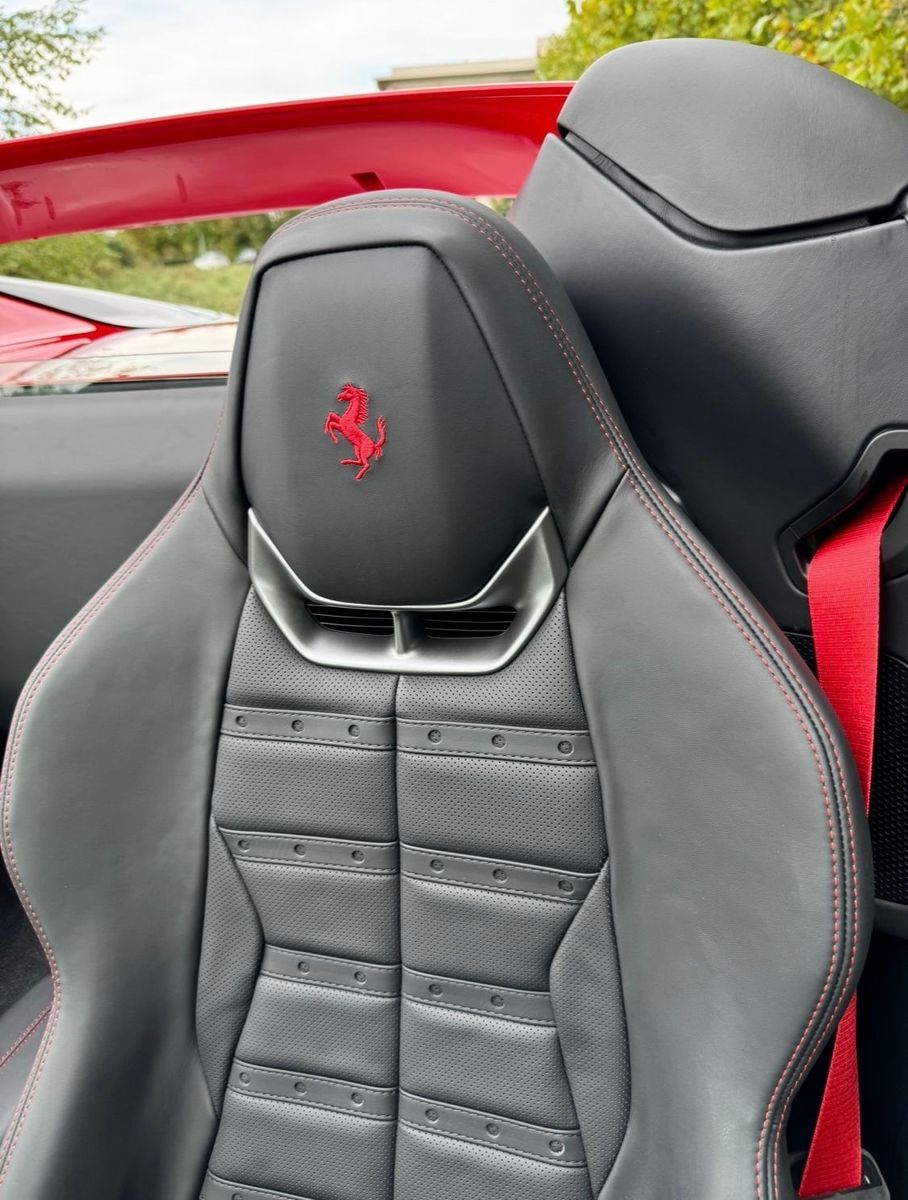 Fahrzeugabbildung Ferrari 296 GTS DAYTONASEAT CARBON P-DISPLAY JBL NEWCAR!