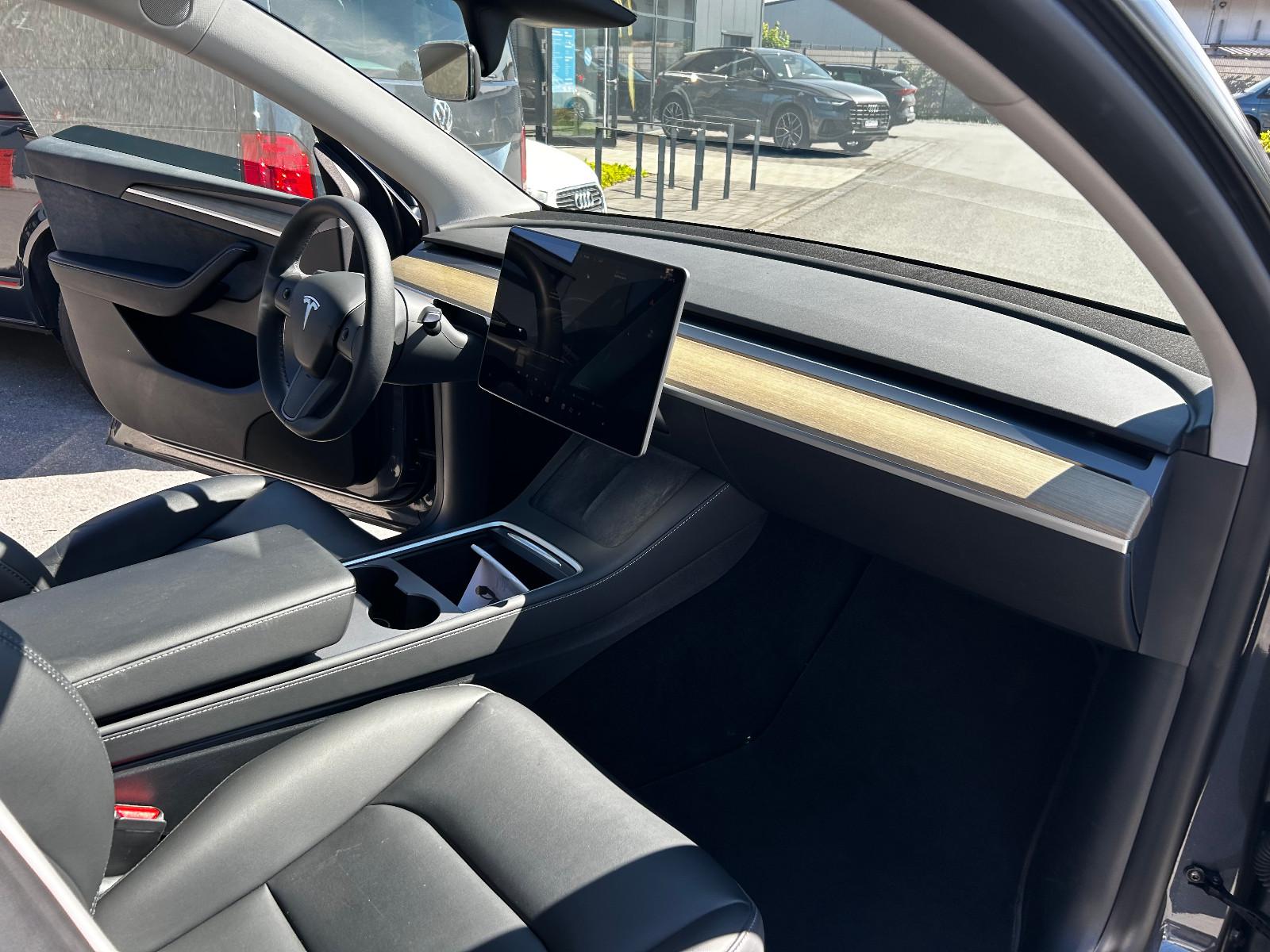 Tesla Model Y Long Range Dual AWD