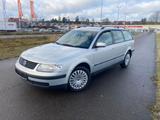 Volkswagen VW Passat 2.3 V5 *Automatik* Tüv Neu* - Volkswagen Passat aus 2000: Kombi