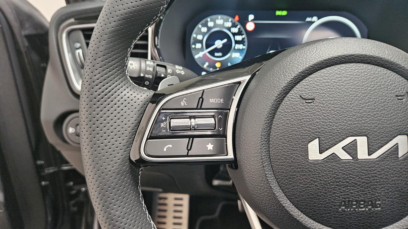 Kia CEED SW GT Line DCT Navi Pano Kamera Technologie