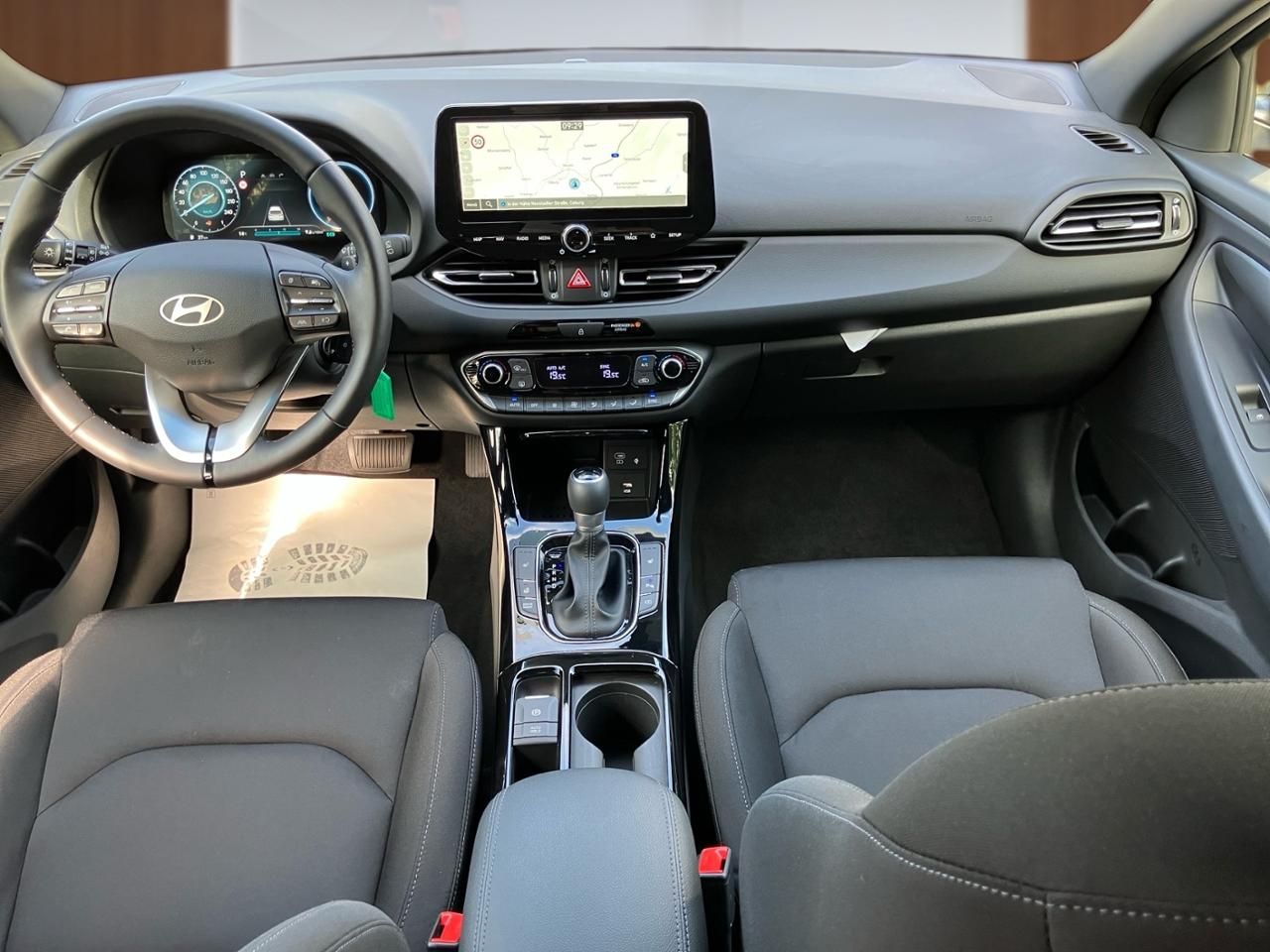 Fahrzeugabbildung Hyundai i30 ADVANTAGE LED*CARPL*SHZ*LHZ*KAM*2Z-K