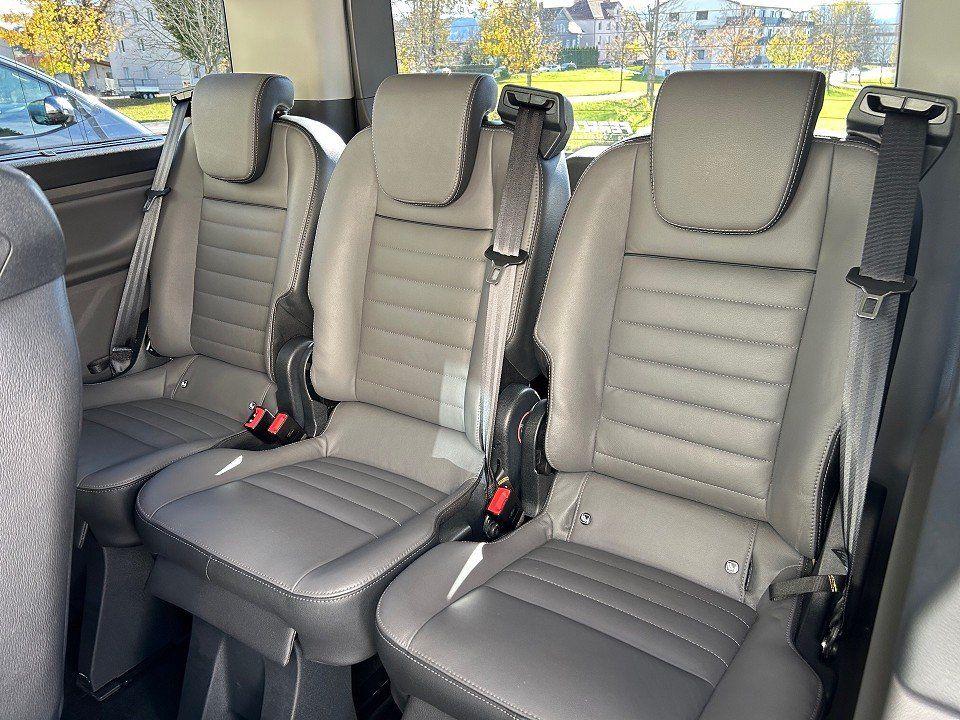 Fahrzeugabbildung Ford TOURNEO CUSTOM 2.0 TDCi AUT L1 8SITZER TITANIUM