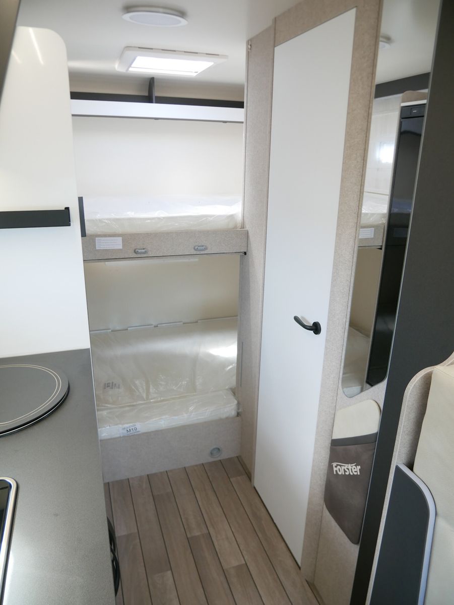 Fahrzeugabbildung Forster A FA699DVB 10970,- EUR Sondernachlass / 165 PS