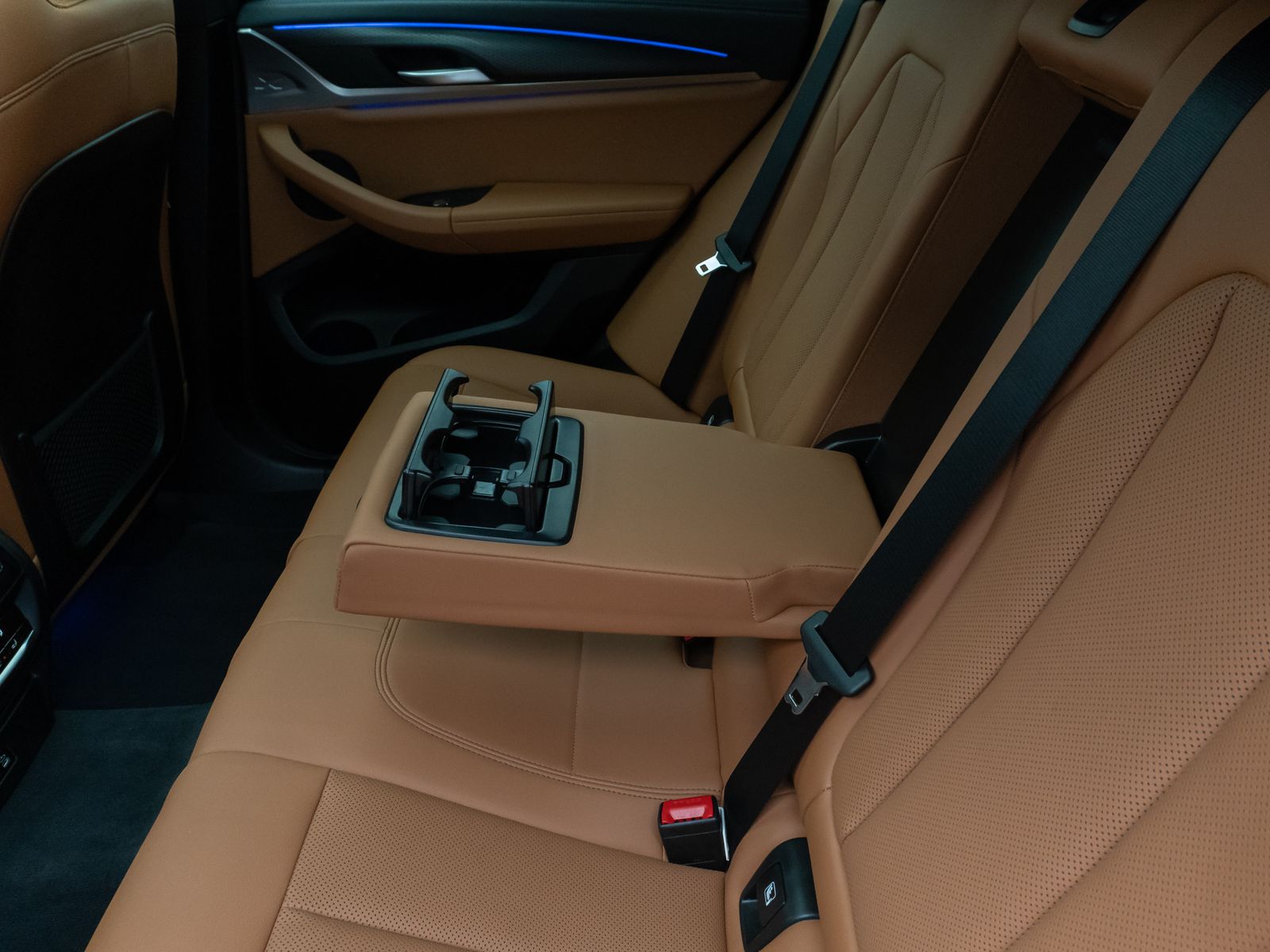 Fahrzeugabbildung BMW X4 M40d 360° Laser DAB Panorama HUD Komfort HiFi
