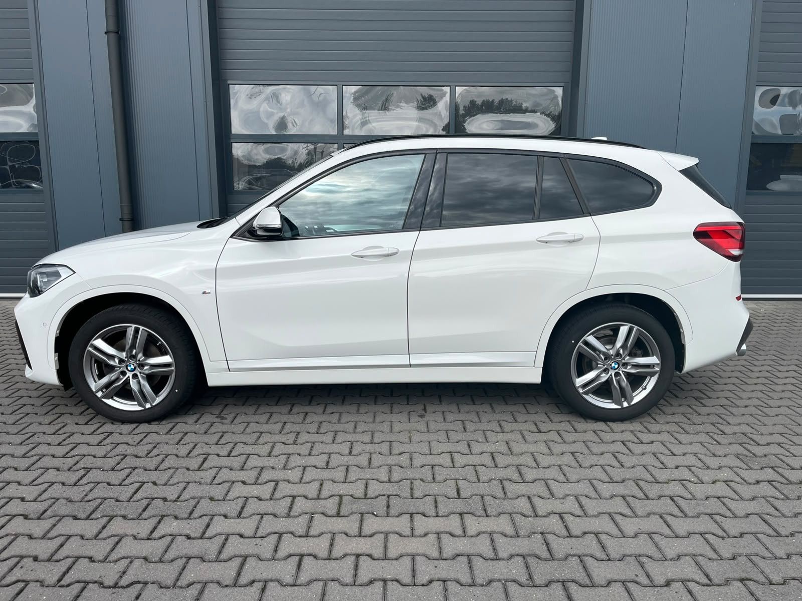 BMW X1 sDrive 18 i M SPORT AHK LED HUD KAMERA NAVI imagem 3