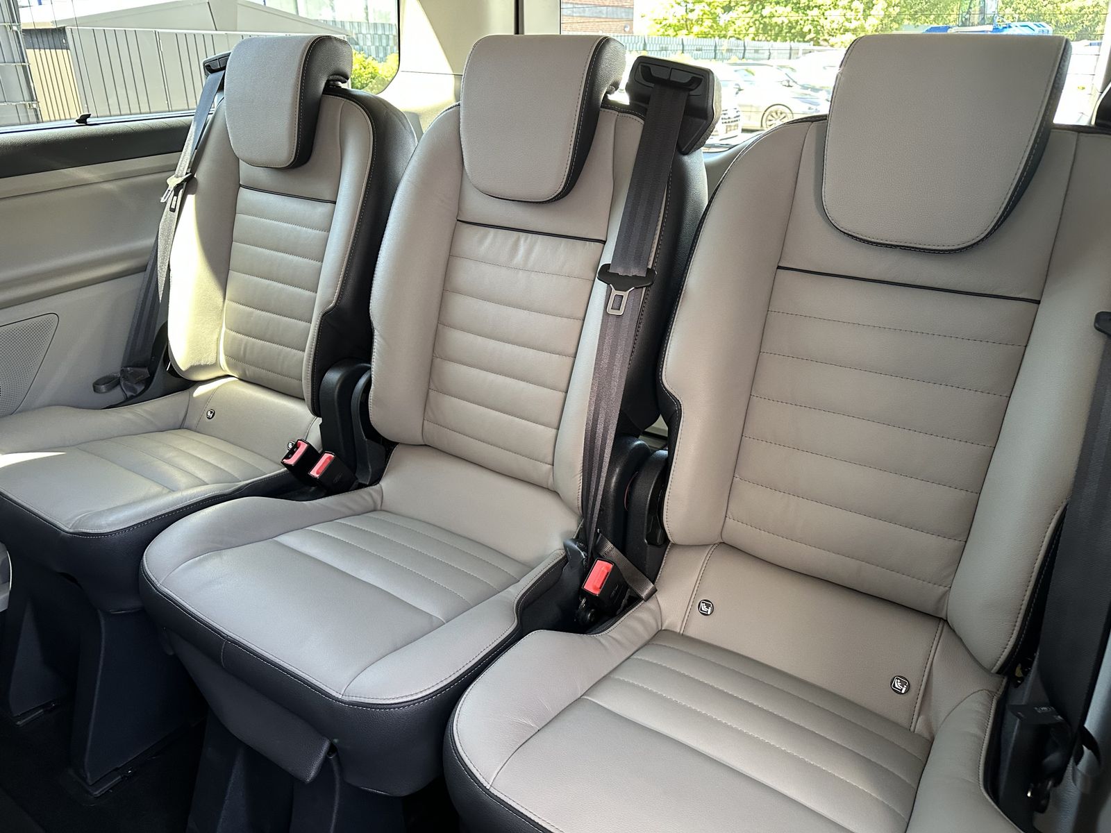 Fahrzeugabbildung Ford Tourneo Custom 320 L2H1 Titanium NAV+XEN+KAMERA