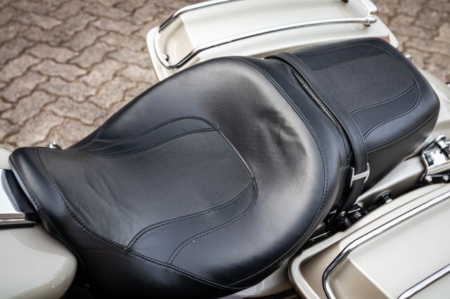 Fahrzeugabbildung Harley-Davidson CVO STREET GLIDE 110 cui FLHXSE - G&R MOTOR -