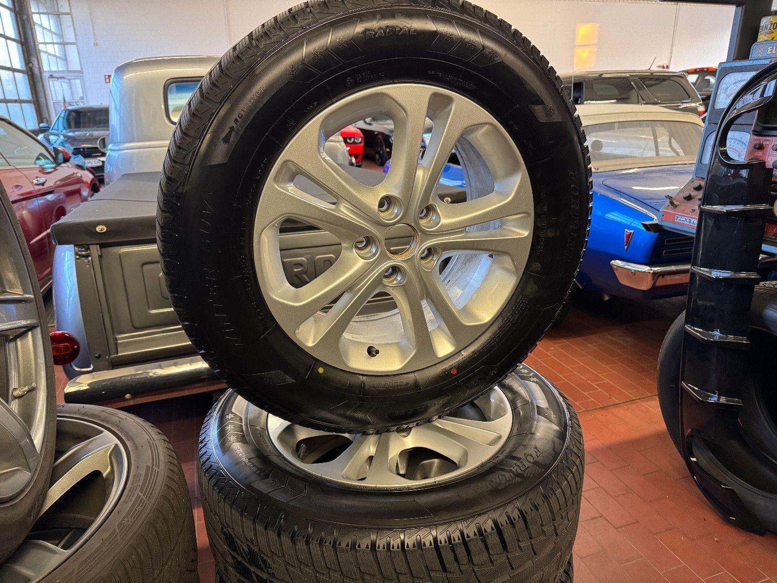 Fahrzeugabbildung Dodge Durango 4x4 5.7 V8 HEMI 20Zoll Leder AHK Navi