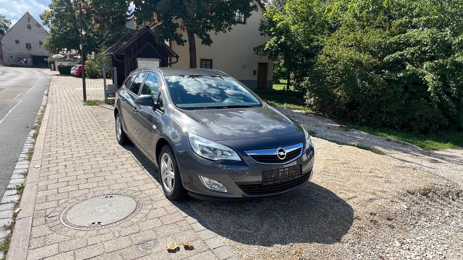 Opel Astra, 2012