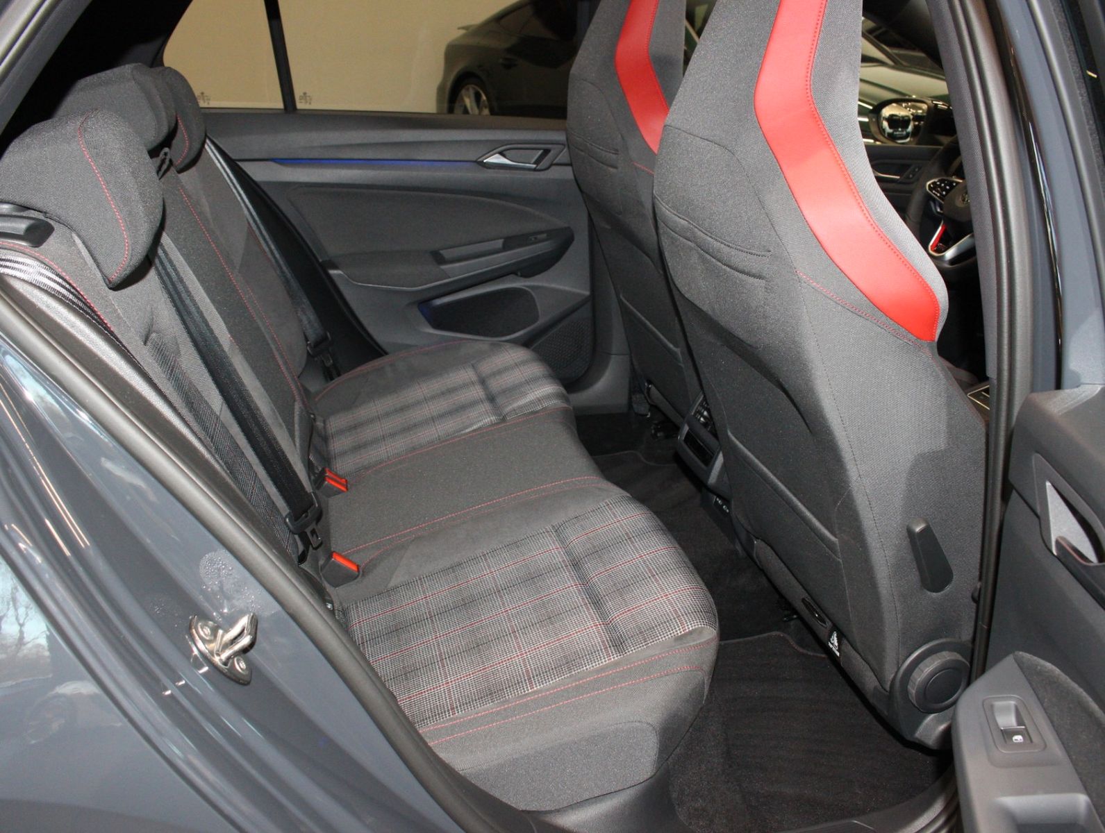 Fahrzeugabbildung Volkswagen Golf 2.0 TSI  GTI+LED*Navi*2.Hand