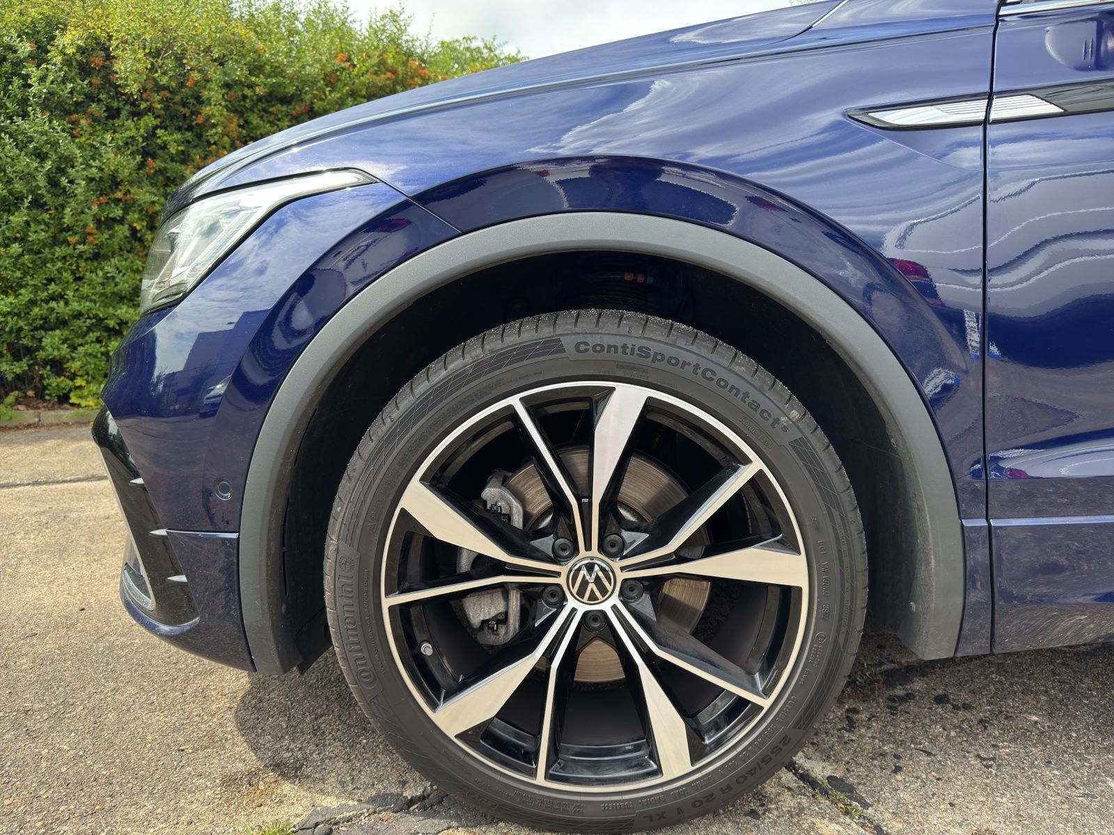 Fahrzeugabbildung Volkswagen Tiguan Allspace TDI R-Line 4M DSG MATRIX AHK RFK