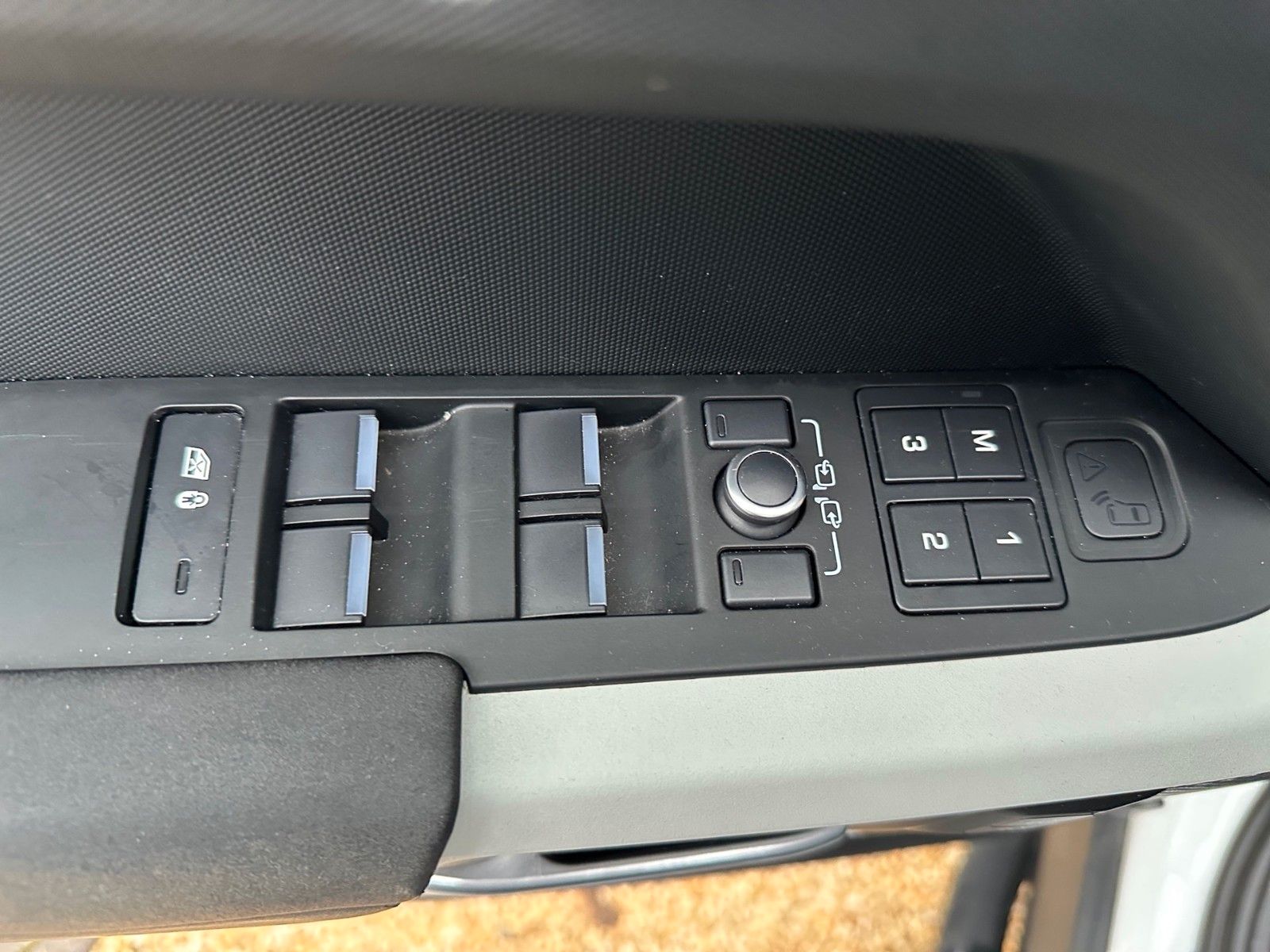 Land Rover Defender 110 D300 HSE – Bild 19